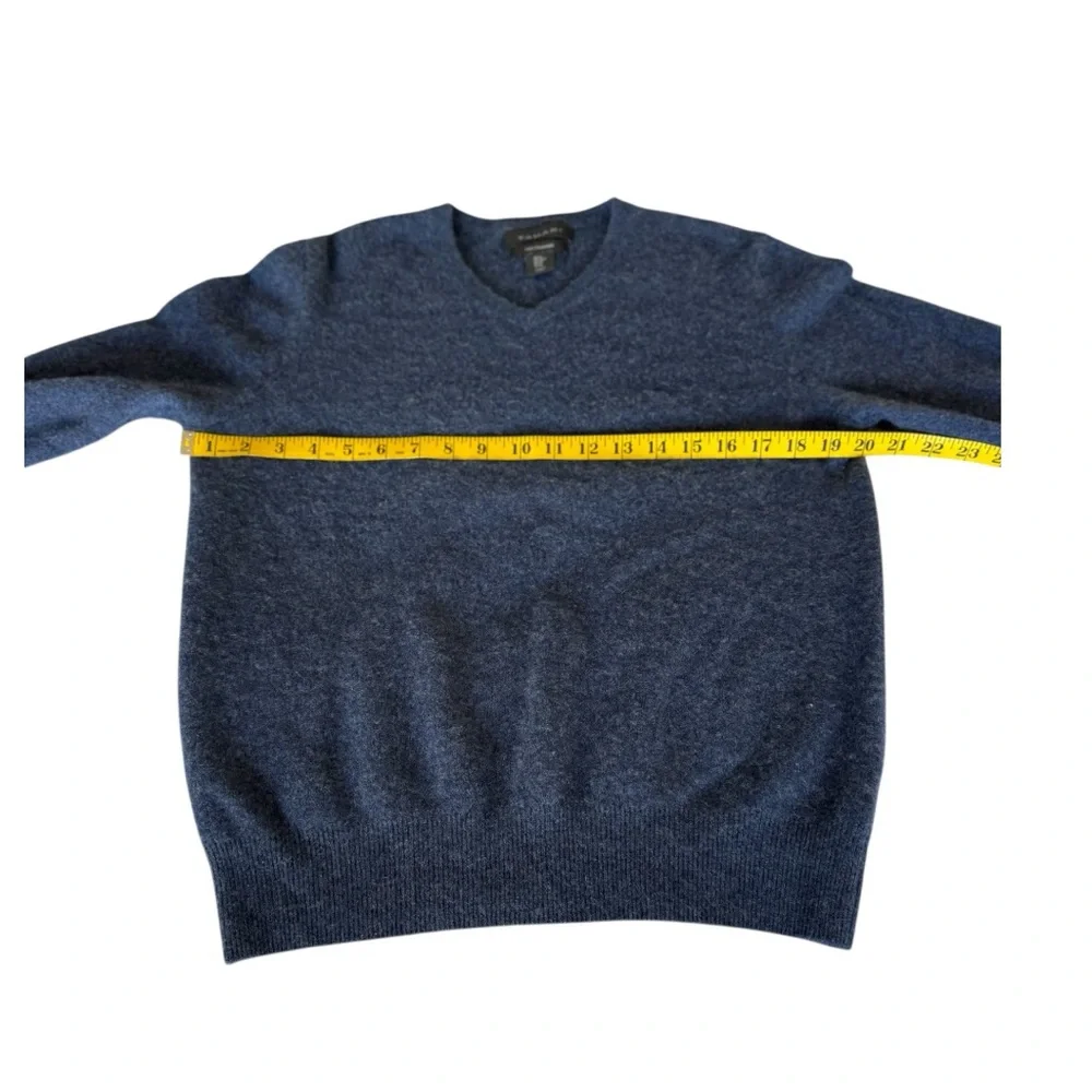 Tahari Men's 💯 Cashmere Blue V-Neck Sweater Size Medium